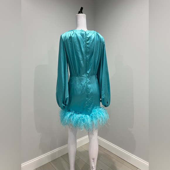 $850 Bronx and Banco
Farah Feather-Hem Minidress size 8 - Picture 9 of 13